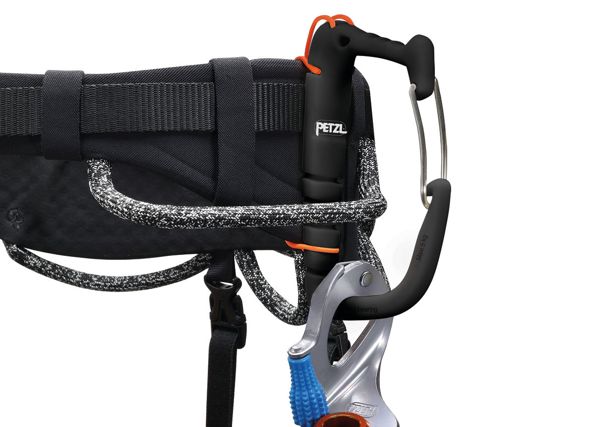AQUILA Comfortable and adjustable harness for performance single pitch, multi-pitch, and trad climbing 4 AQUILA Comfortable and adjustable harness for performance single pitch, multi-pitch, and trad climbing