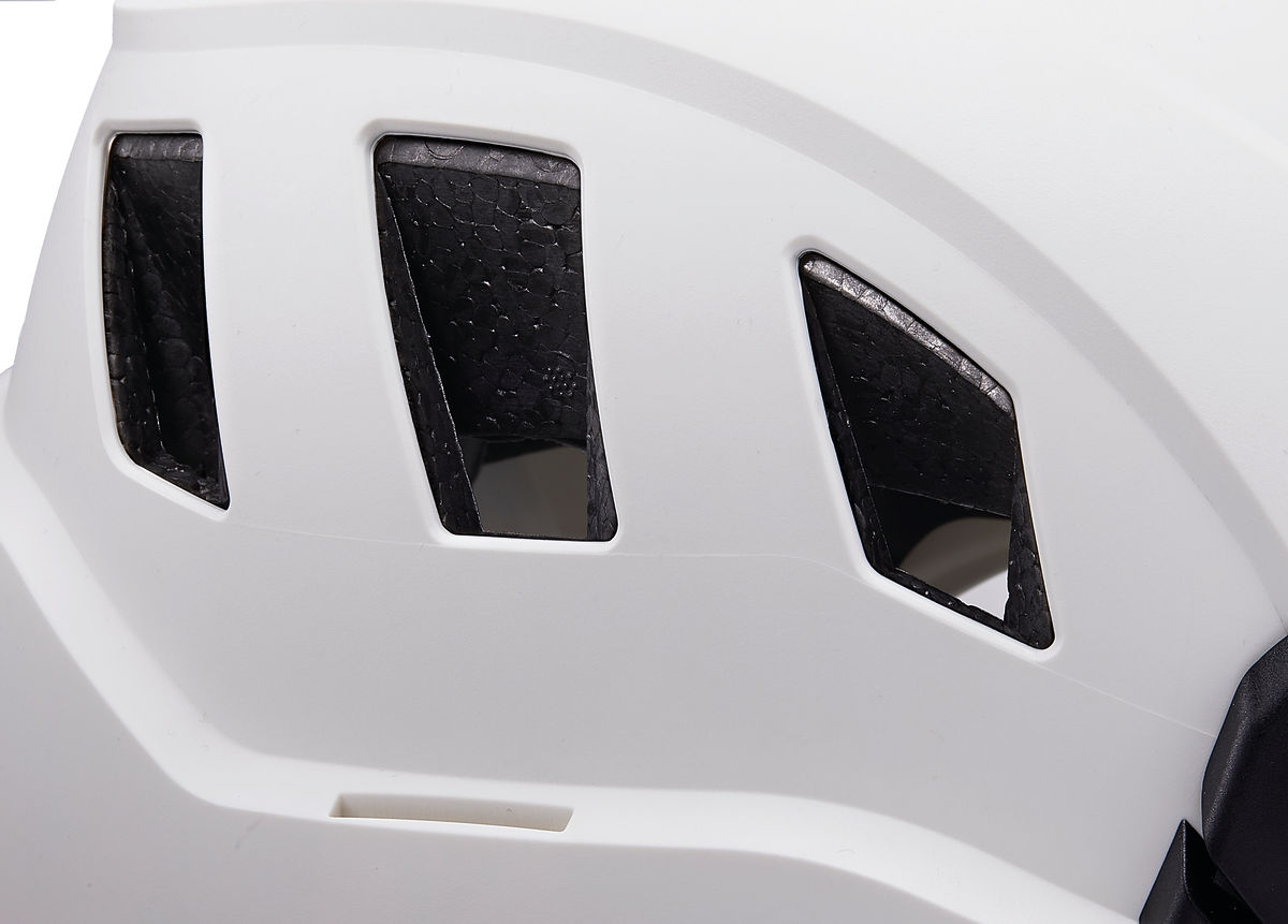 STRATO® VENT Lightweight and ventilated helmet 7 STRATO® VENT Lightweight and ventilated helmet