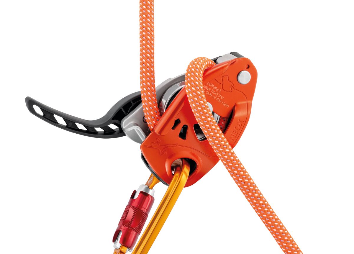 NEOX® Belay device with cam-assisted blocking, optimized for lead climbing