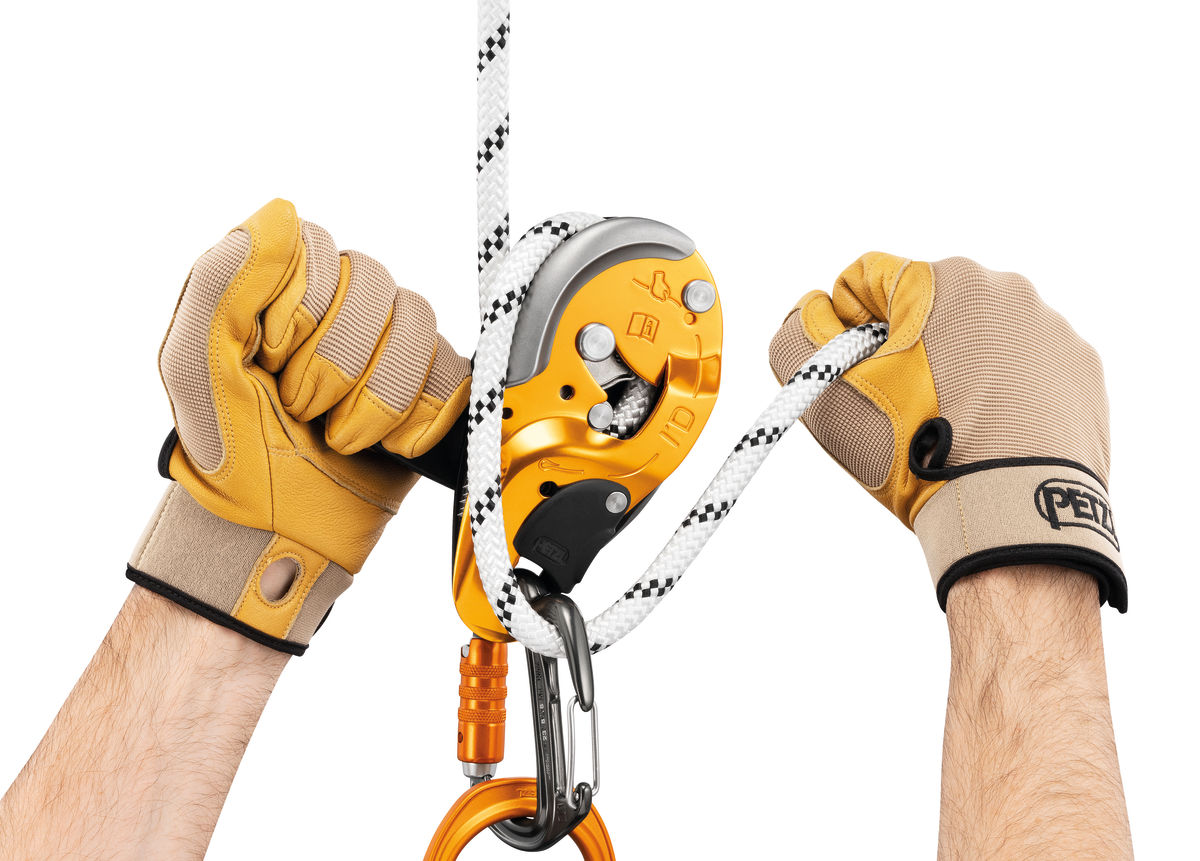FREINO Z Carabiner with friction spur for descenders
